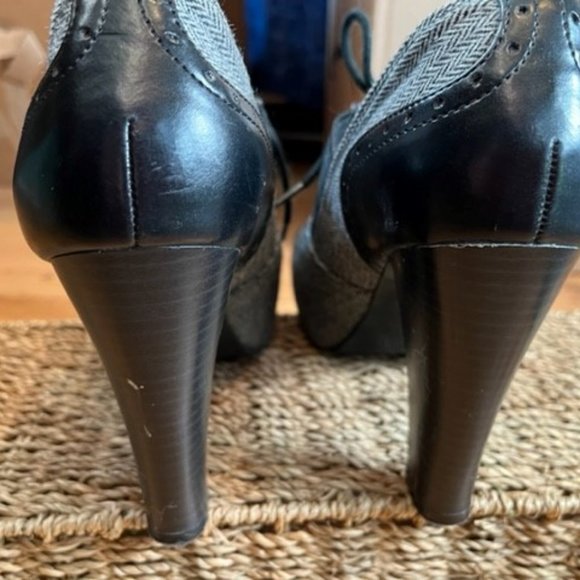 Apt 9 Wool and Leather Vintage Heels - Picture 2 of 5